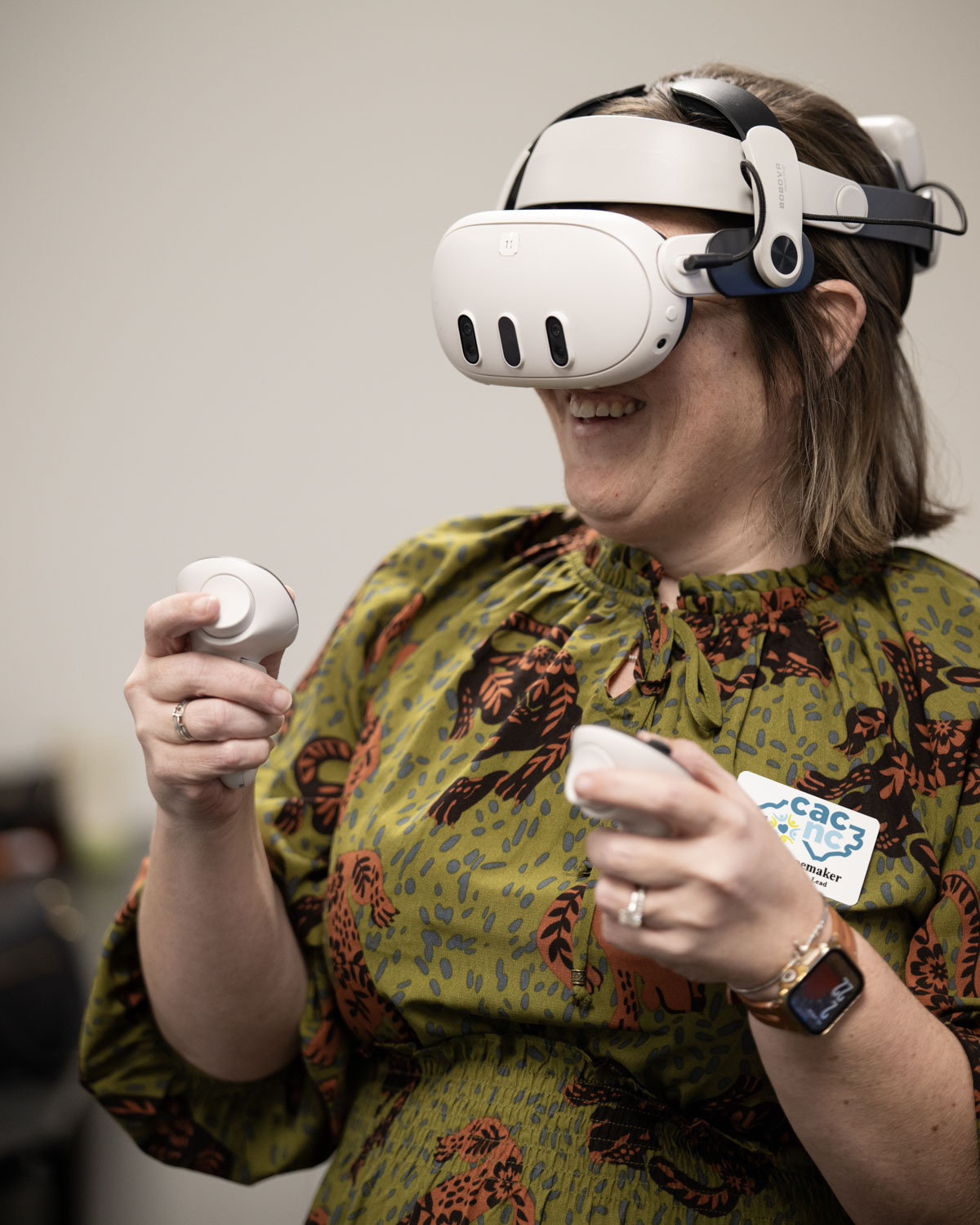 A children's advocacy center representative tests the virtual courtroom experience.