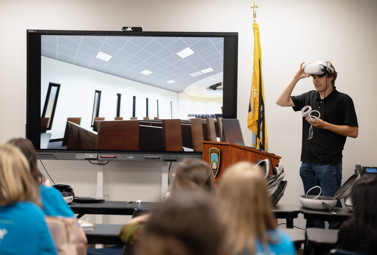WCU construction management student presents virtual courtroom project.